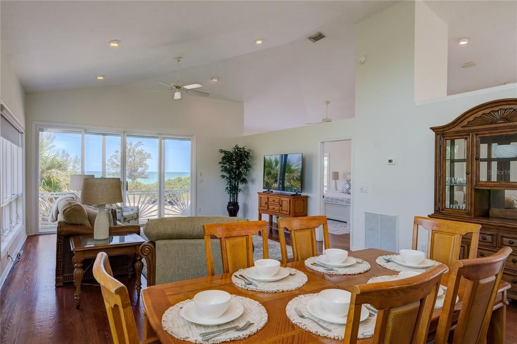 出租: $8,000 (3 贝兹, 2 浴室, 3284 平方英尺)