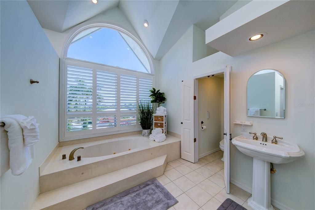 出租: $8,000 (3 贝兹, 2 浴室, 3284 平方英尺)