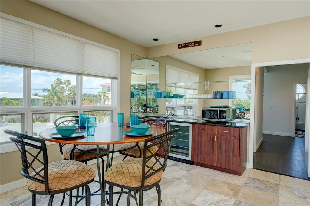 出租: $8,000 (3 贝兹, 2 浴室, 3284 平方英尺)