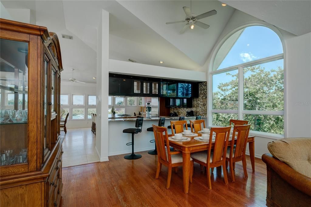 出租: $8,000 (3 贝兹, 2 浴室, 3284 平方英尺)