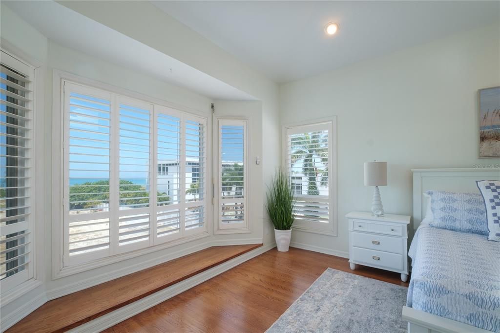 出租: $8,000 (3 贝兹, 2 浴室, 3284 平方英尺)