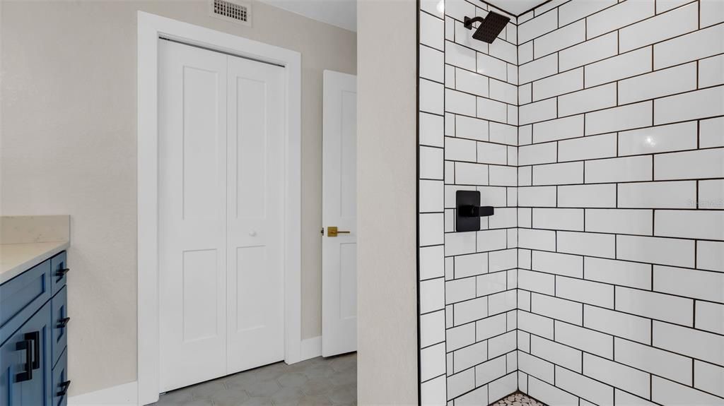 En Venta: $609,900 (4 camas, 3 baños, 2633 Pies cuadrados)