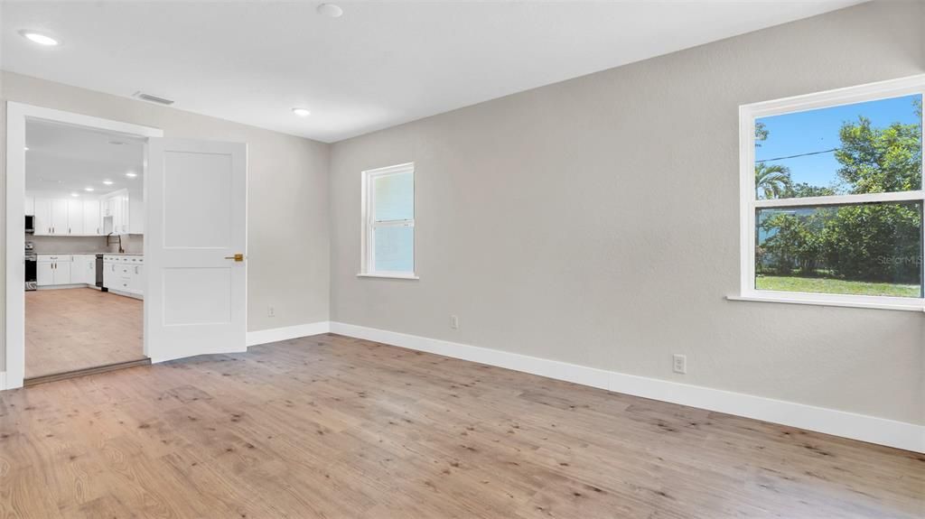 En Venta: $609,900 (4 camas, 3 baños, 2633 Pies cuadrados)