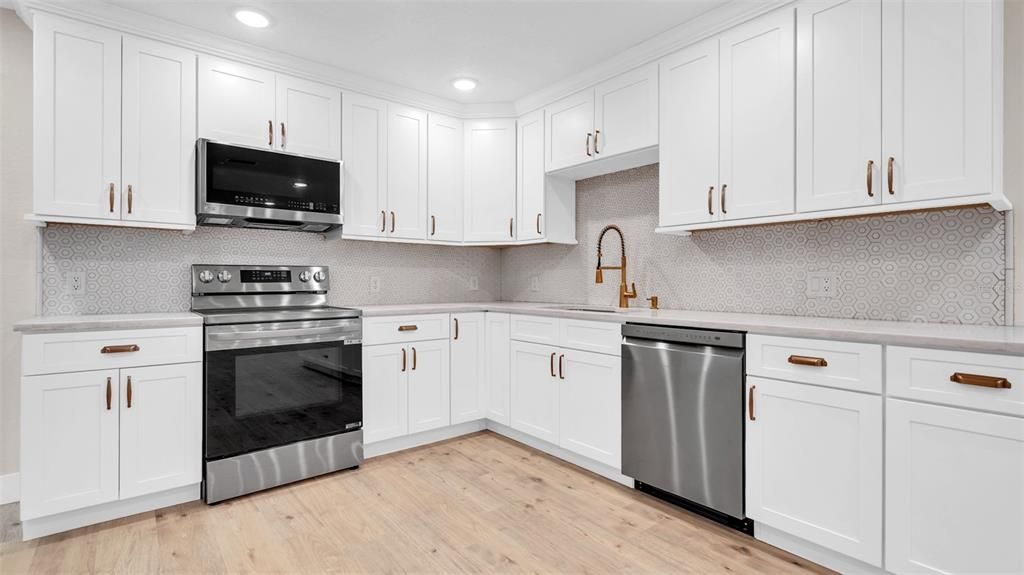 En Venta: $609,900 (4 camas, 3 baños, 2633 Pies cuadrados)