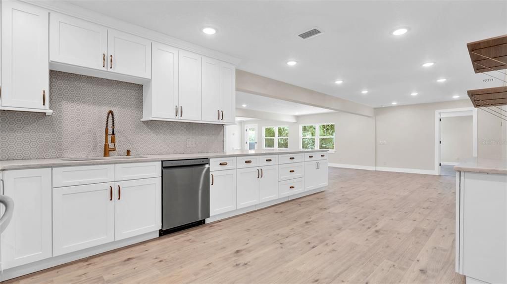 En Venta: $609,900 (4 camas, 3 baños, 2633 Pies cuadrados)