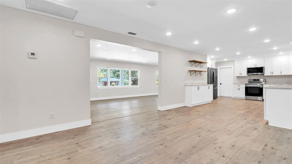 En Venta: $609,900 (4 camas, 3 baños, 2633 Pies cuadrados)