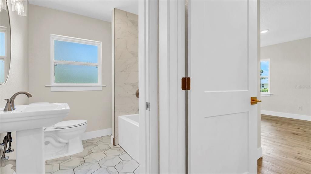 En Venta: $609,900 (4 camas, 3 baños, 2633 Pies cuadrados)