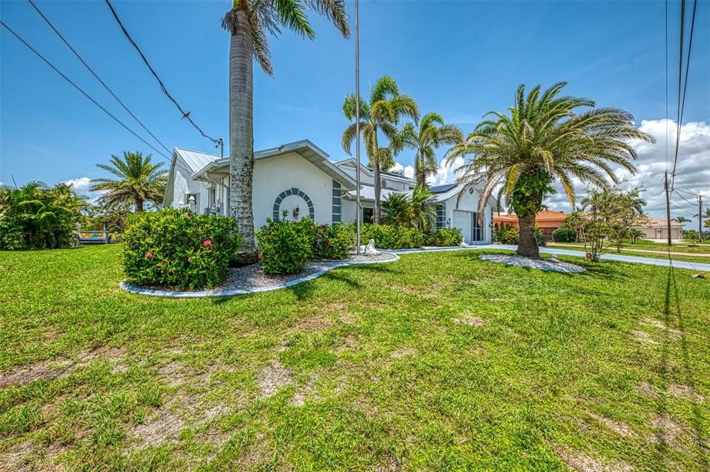 Active With Contract: $599,000 (4 beds, 3 baths, 2658 Square Feet)