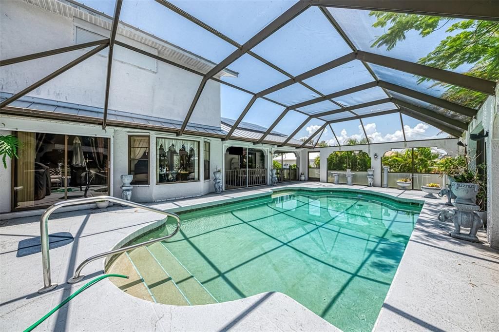 Active With Contract: $599,000 (4 beds, 3 baths, 2658 Square Feet)