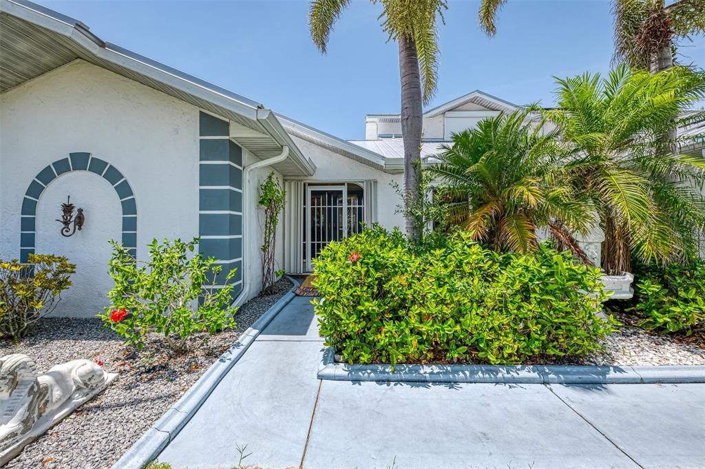 Active With Contract: $599,000 (4 beds, 3 baths, 2658 Square Feet)
