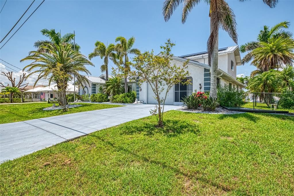 Active With Contract: $599,000 (4 beds, 3 baths, 2658 Square Feet)