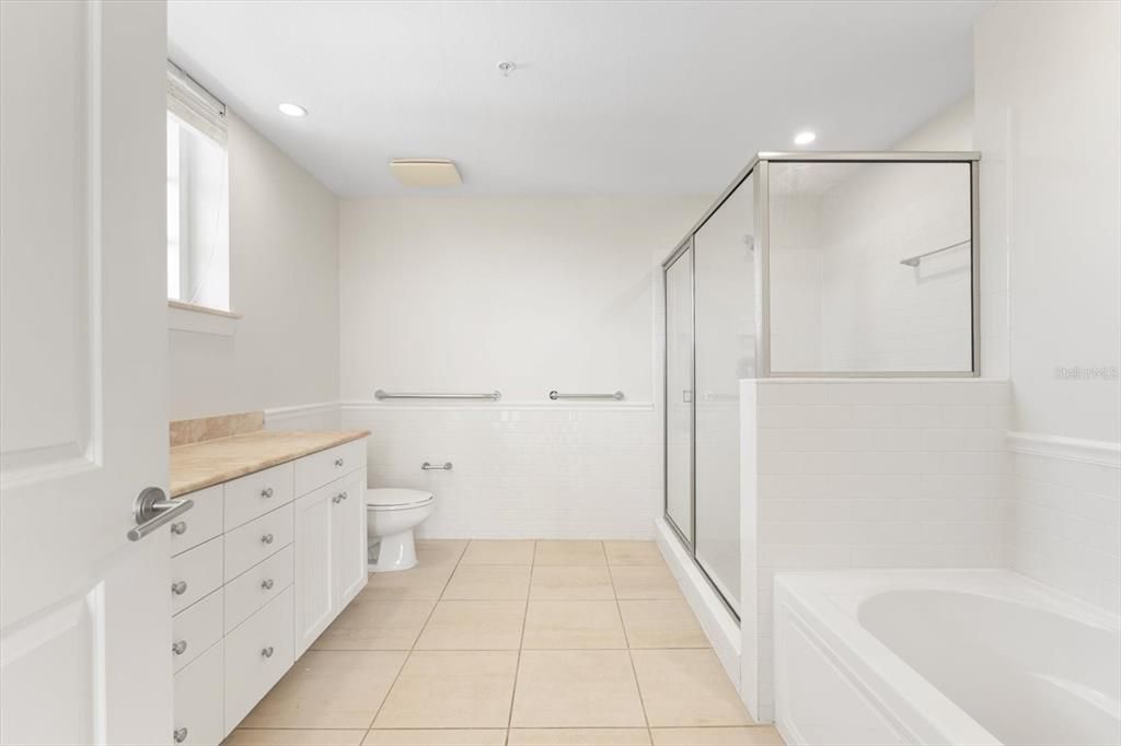 For Rent: $2,120 (2 beds, 2 baths, 1366 Square Feet)