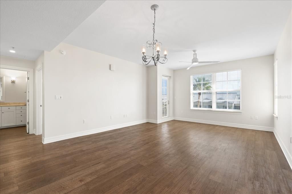 For Rent: $2,120 (2 beds, 2 baths, 1366 Square Feet)