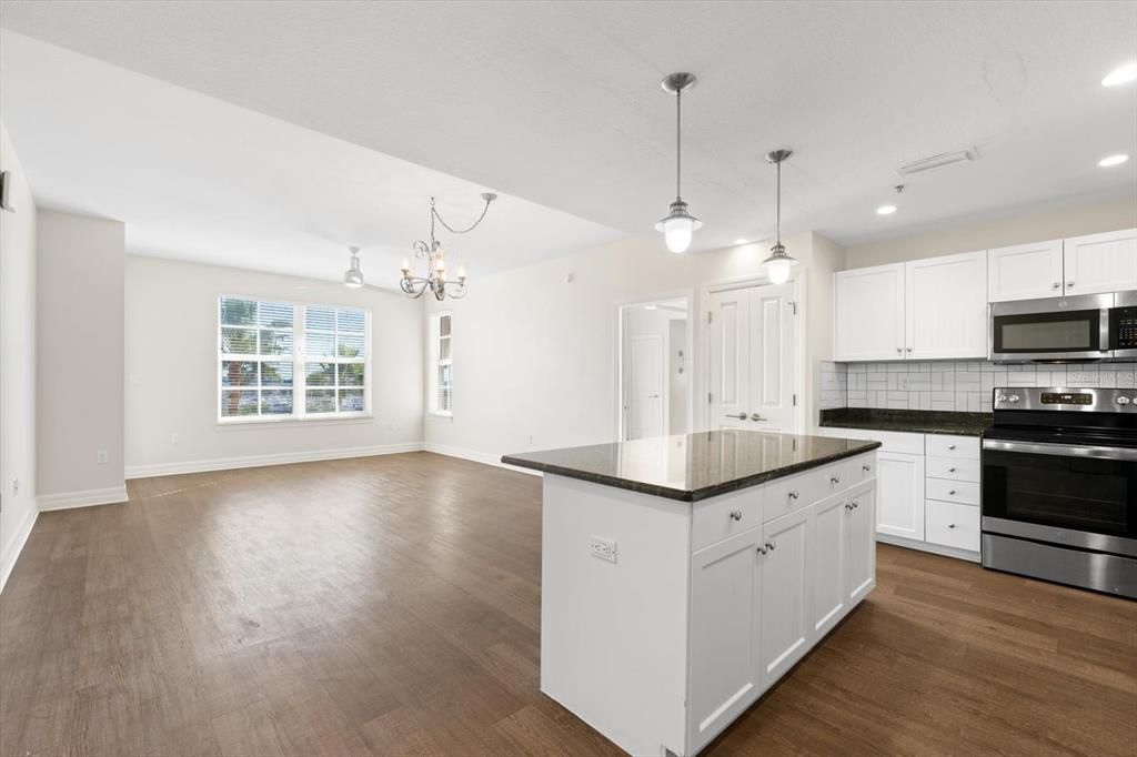 For Rent: $2,120 (2 beds, 2 baths, 1366 Square Feet)