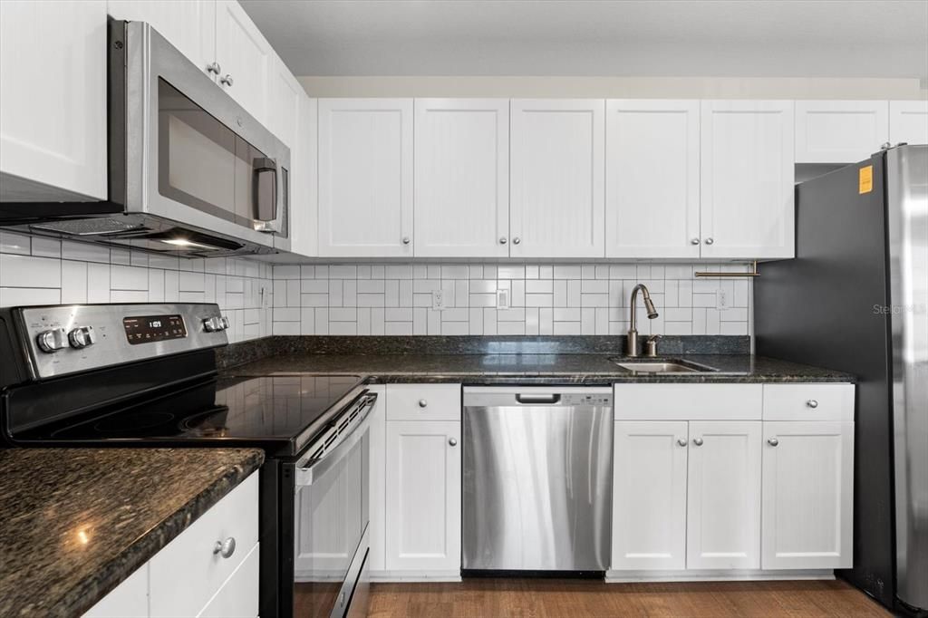 For Rent: $2,120 (2 beds, 2 baths, 1366 Square Feet)