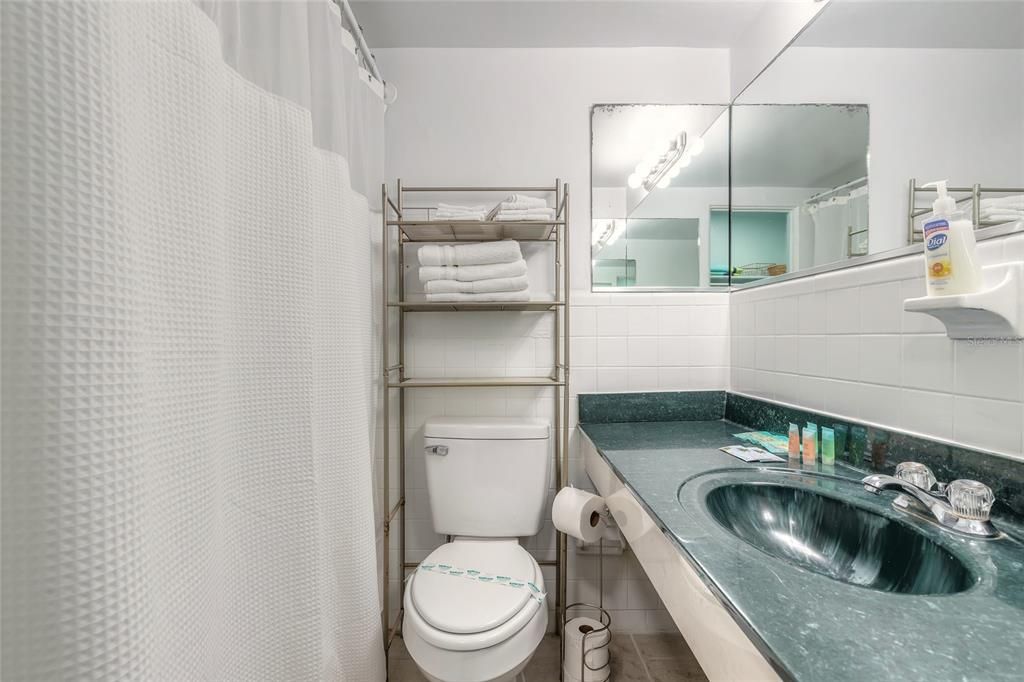 待售: $101,000 (0 贝兹, 1 浴室, 363 平方英尺)