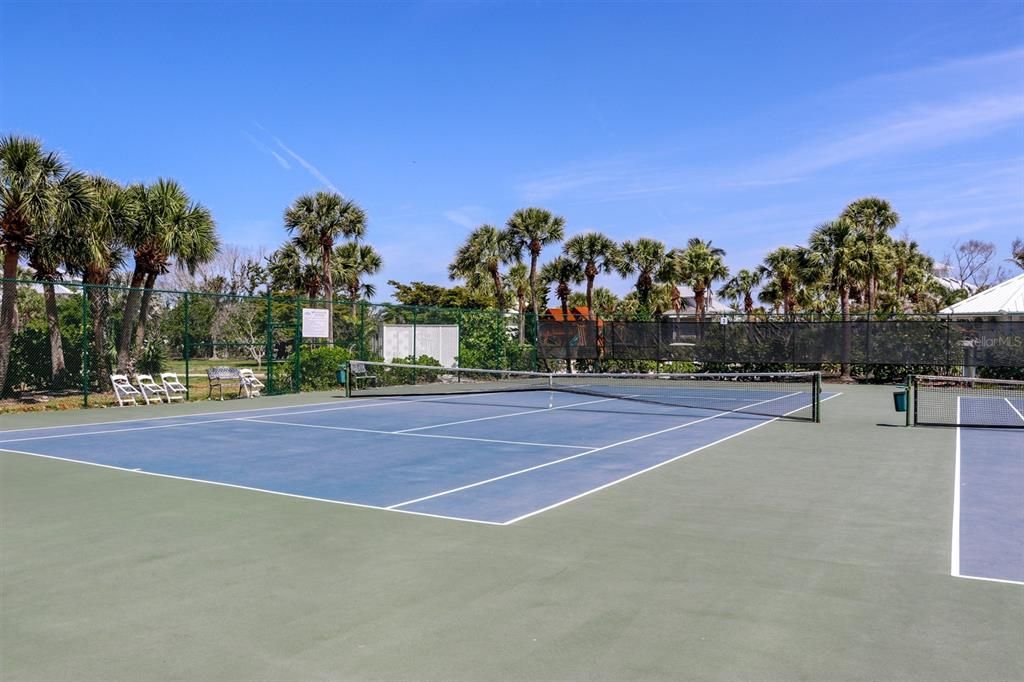 合同活跃: $215,000 (0.55 acres)