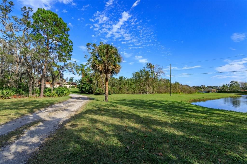 待售: $2,500,000 (5.00 acres)