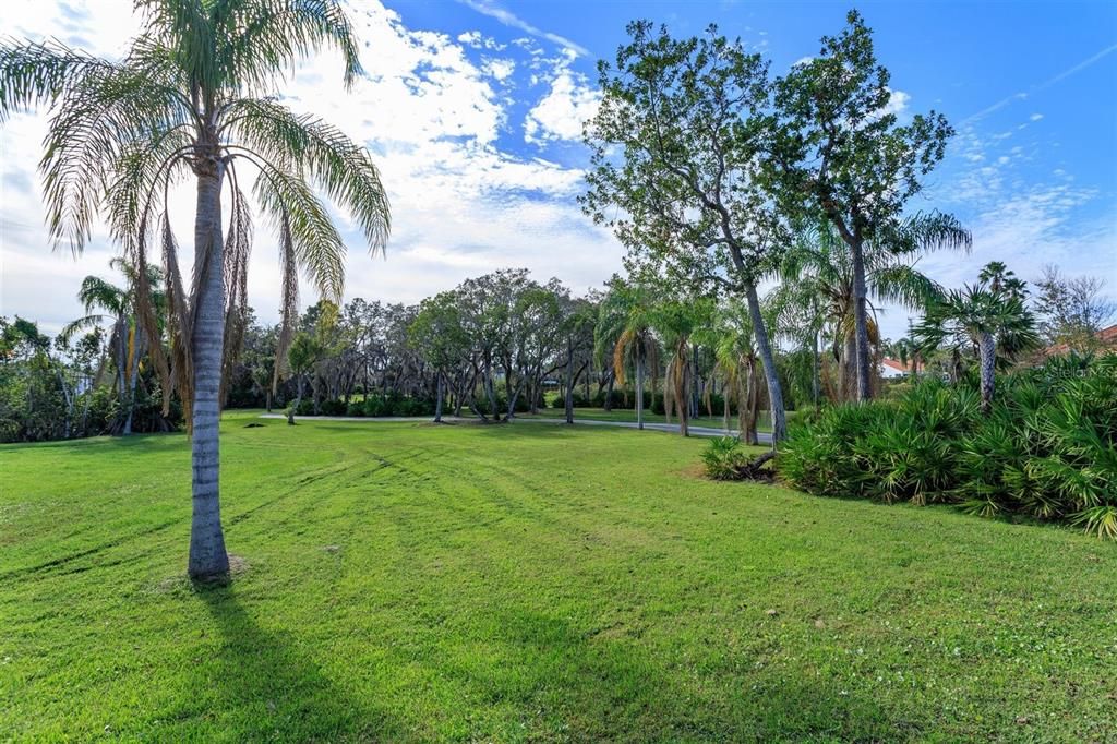 待售: $2,500,000 (5.00 acres)