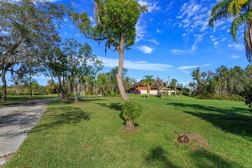 待售: $2,500,000 (5.00 acres)