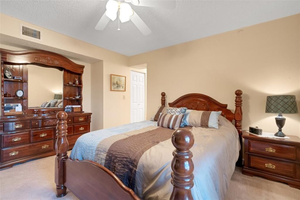 待售: $145,000 (2 贝兹, 2 浴室, 928 平方英尺)