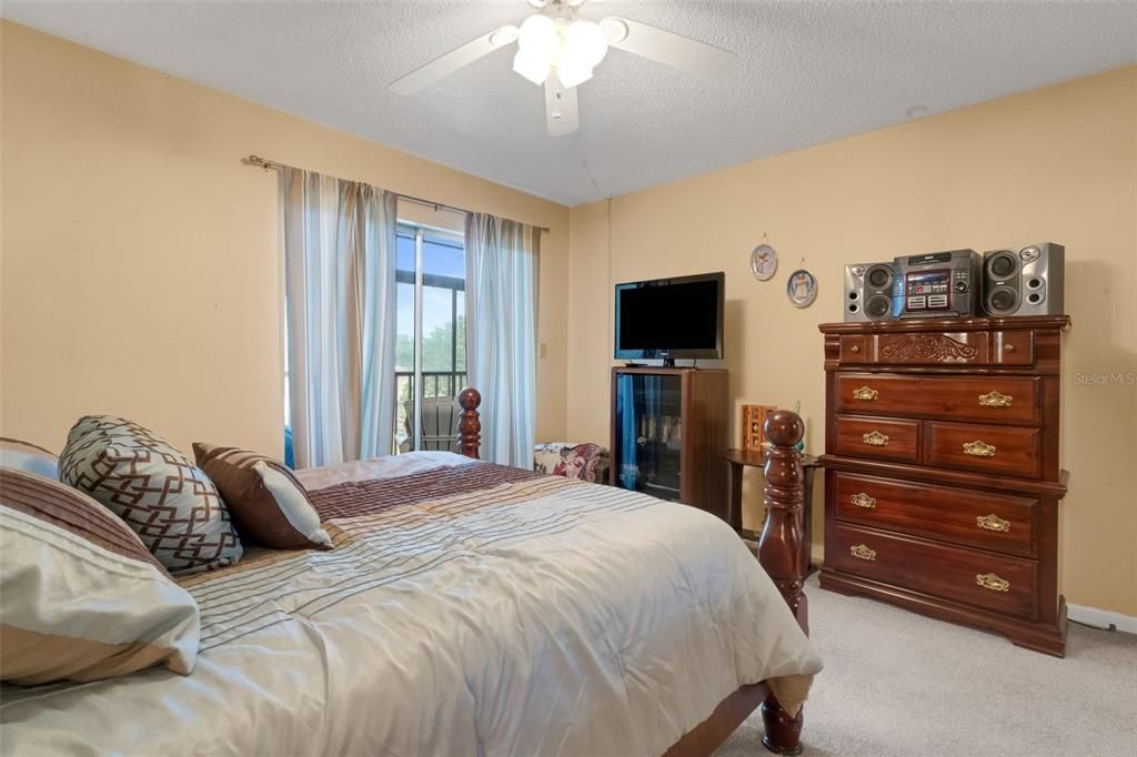 待售: $145,000 (2 贝兹, 2 浴室, 928 平方英尺)