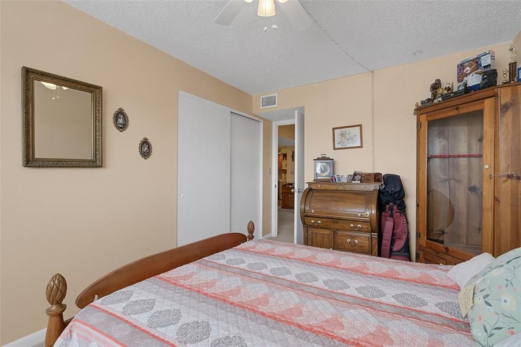 待售: $145,000 (2 贝兹, 2 浴室, 928 平方英尺)