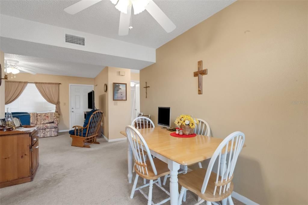 待售: $145,000 (2 贝兹, 2 浴室, 928 平方英尺)