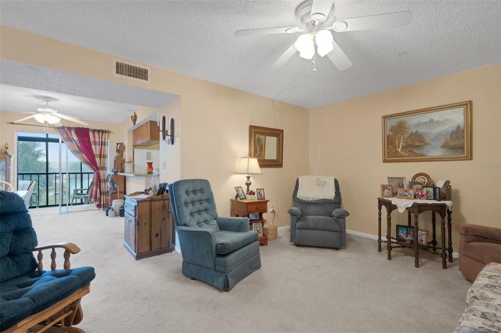 待售: $145,000 (2 贝兹, 2 浴室, 928 平方英尺)