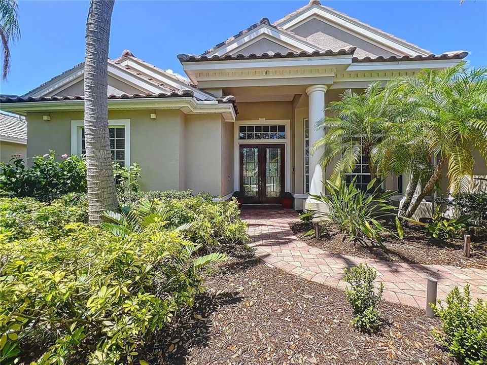 For Sale: $925,000 (4 beds, 3 baths, 2700 Square Feet)