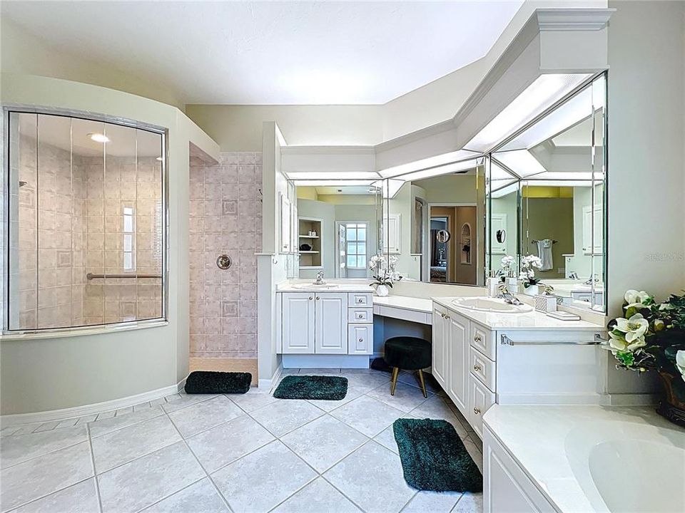 For Sale: $925,000 (4 beds, 3 baths, 2700 Square Feet)