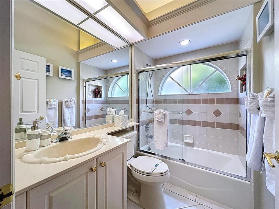 For Sale: $925,000 (4 beds, 3 baths, 2700 Square Feet)