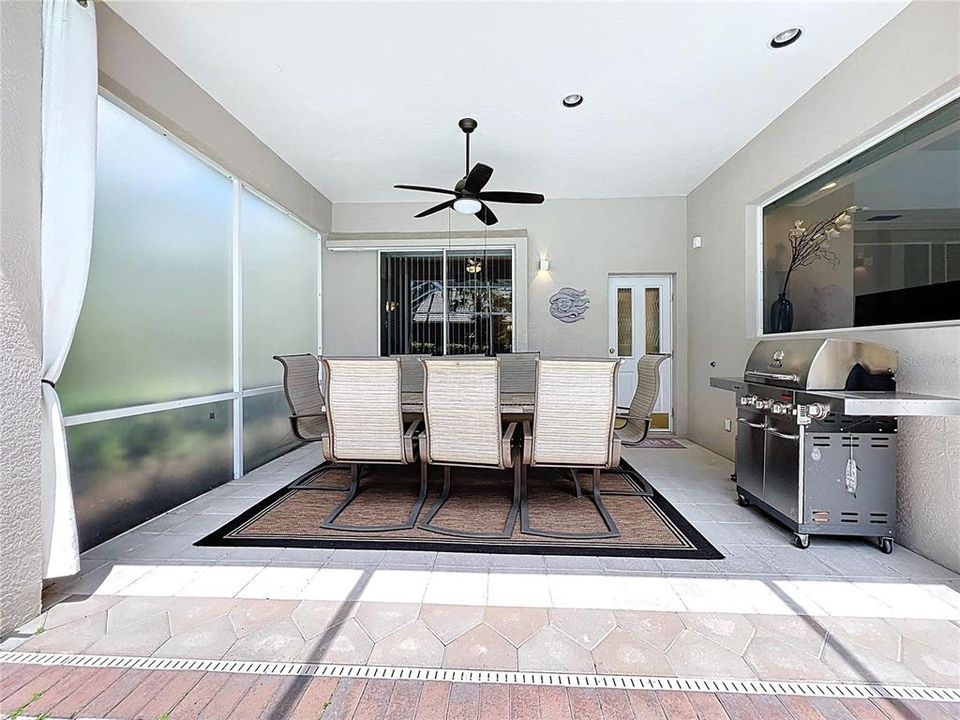 For Sale: $925,000 (4 beds, 3 baths, 2700 Square Feet)