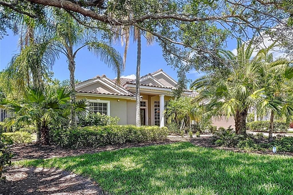 For Sale: $925,000 (4 beds, 3 baths, 2700 Square Feet)