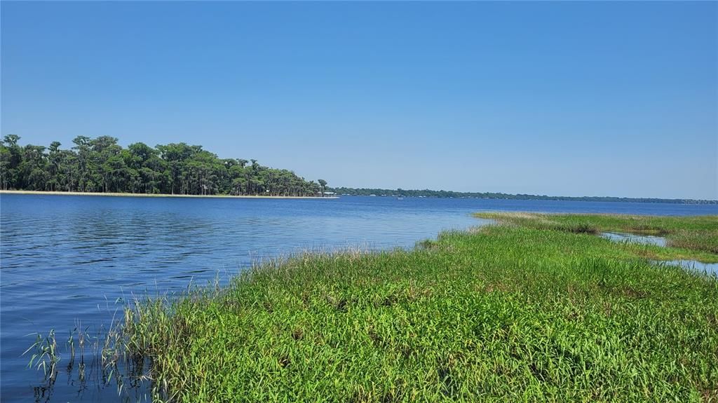 На продажу: $750,000 (1.84 acres)