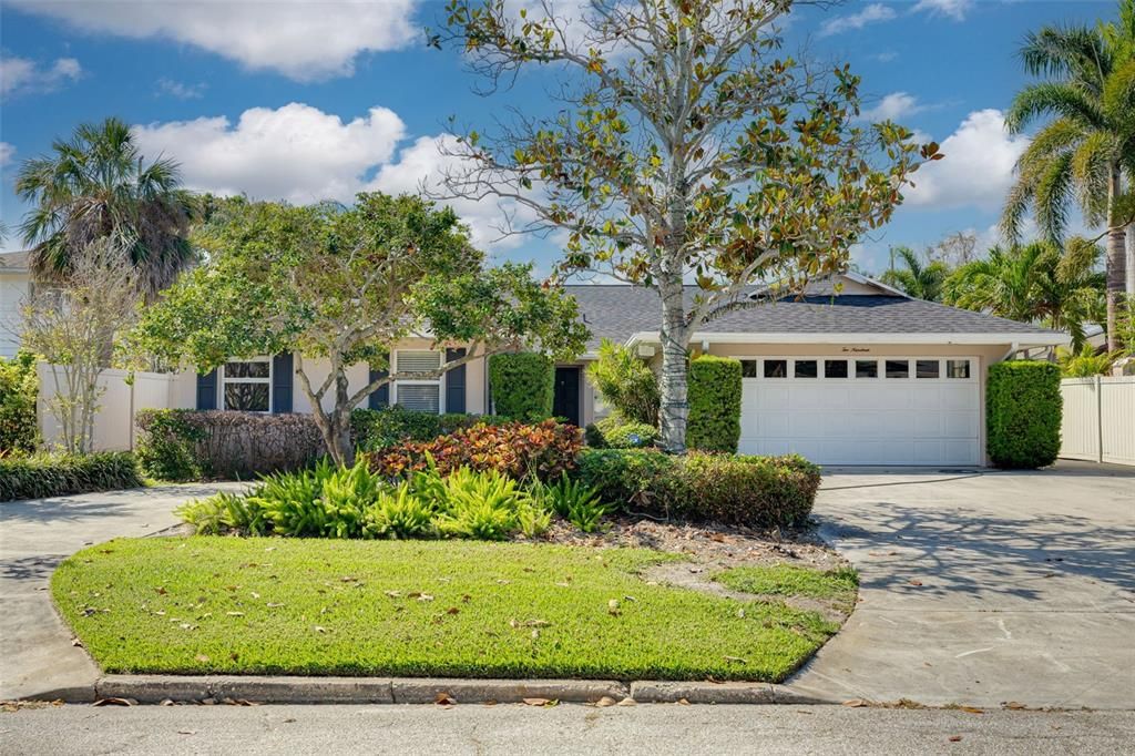 合同活跃: $799,900 (4 贝兹, 4 浴室, 2598 平方英尺)