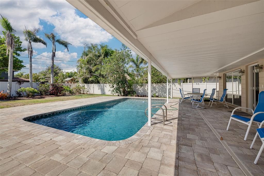 合同活跃: $799,900 (4 贝兹, 4 浴室, 2598 平方英尺)