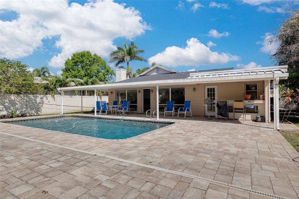 合同活跃: $799,900 (4 贝兹, 4 浴室, 2598 平方英尺)