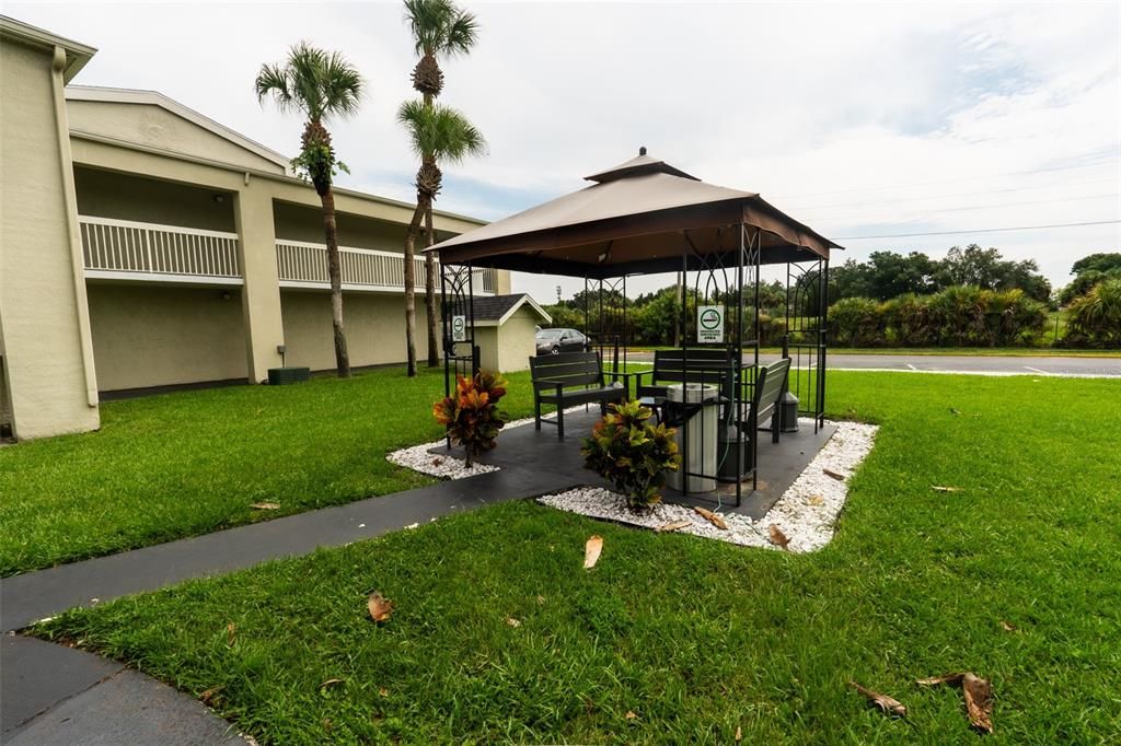 待售: $95,000 (0 贝兹, 1 浴室, 325 平方英尺)