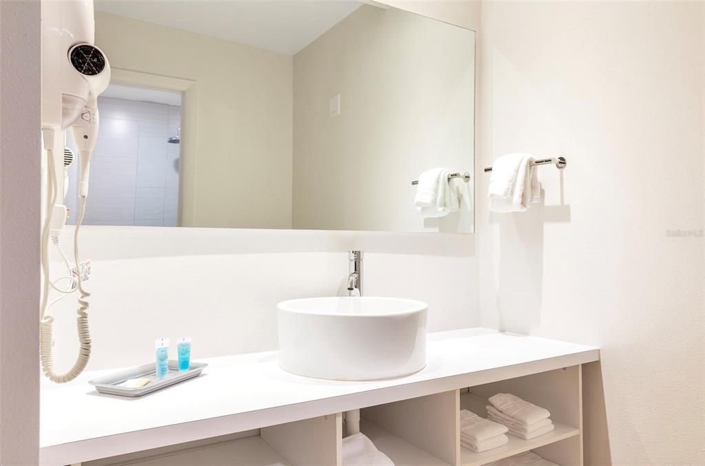 待售: $95,000 (0 贝兹, 1 浴室, 325 平方英尺)