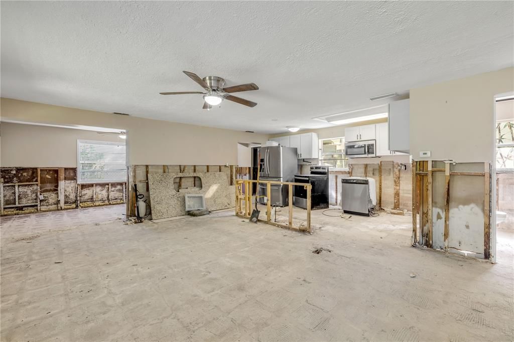 For Sale: $135,000 (3 beds, 1 baths, 1116 Square Feet)