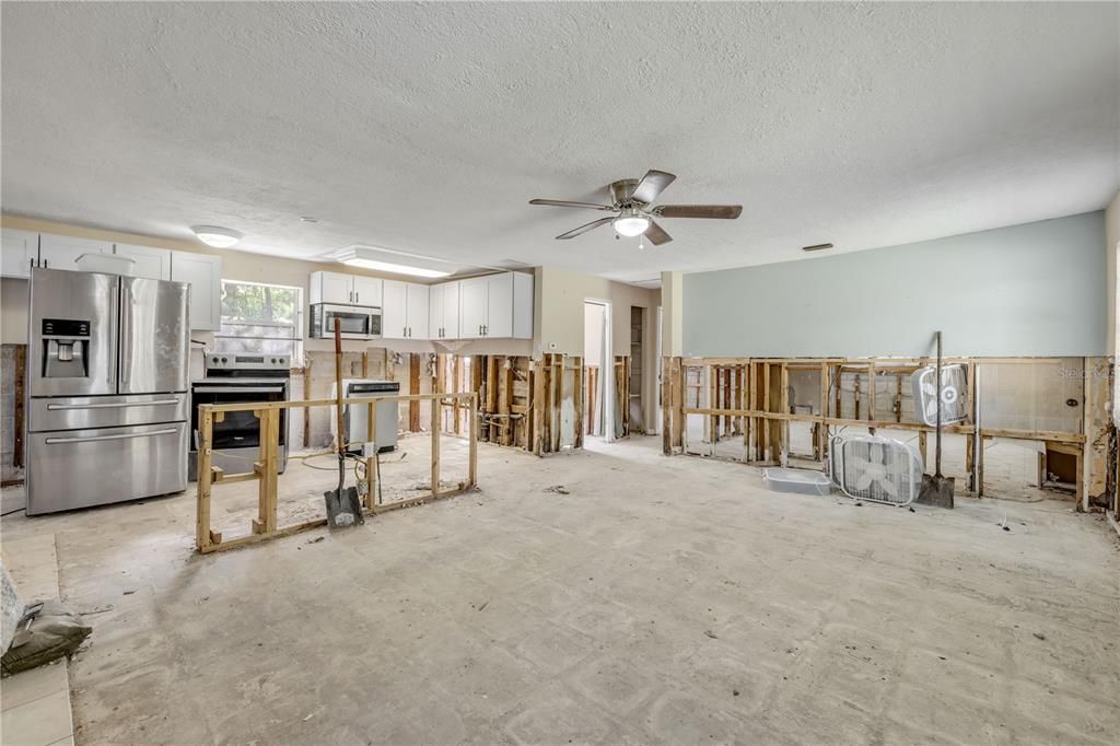 For Sale: $135,000 (3 beds, 1 baths, 1116 Square Feet)