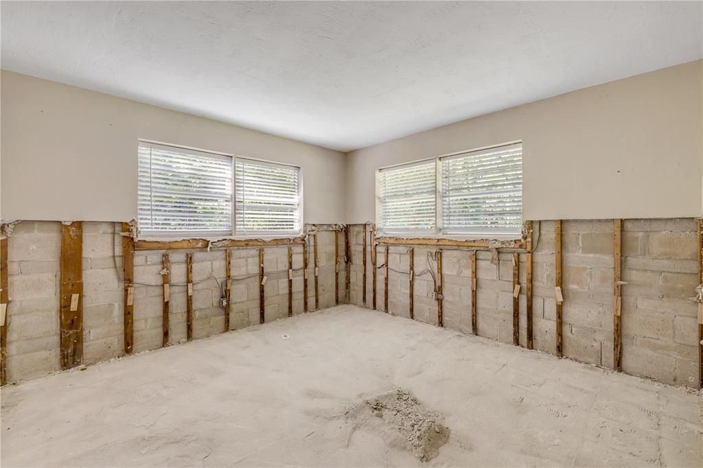 For Sale: $135,000 (3 beds, 1 baths, 1116 Square Feet)