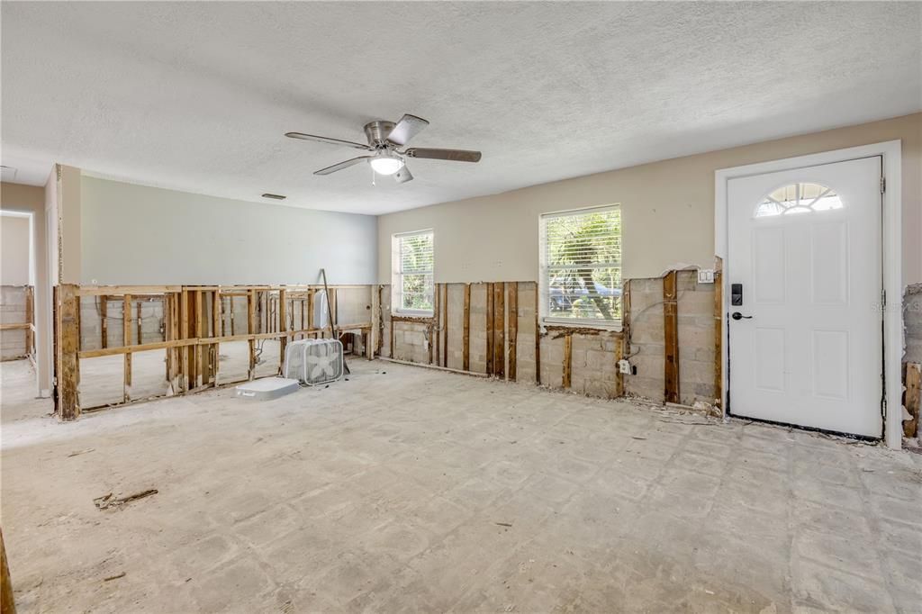 For Sale: $135,000 (3 beds, 1 baths, 1116 Square Feet)