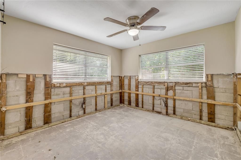 For Sale: $135,000 (3 beds, 1 baths, 1116 Square Feet)