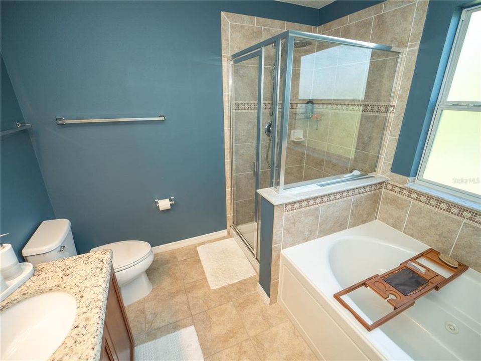 Под контрактом: $759,900 (4 спален, 3 ванн, 2635 Квадратных фут)