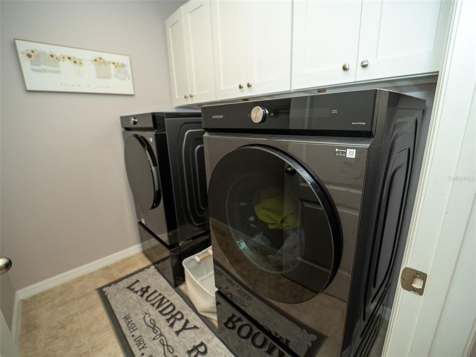 Под контрактом: $759,900 (4 спален, 3 ванн, 2635 Квадратных фут)