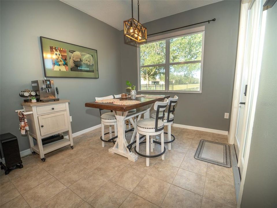 Под контрактом: $759,900 (4 спален, 3 ванн, 2635 Квадратных фут)