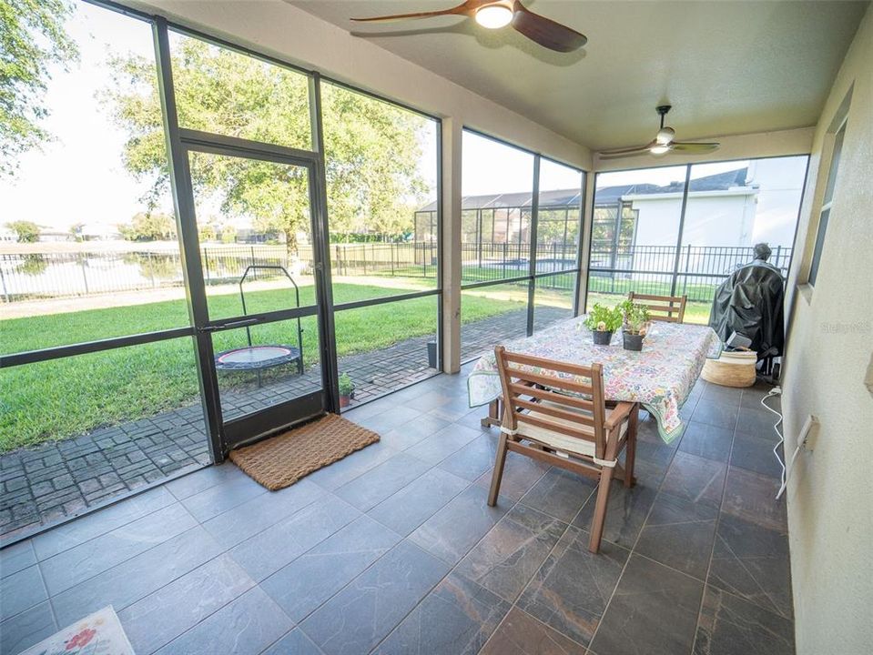 Под контрактом: $759,900 (4 спален, 3 ванн, 2635 Квадратных фут)