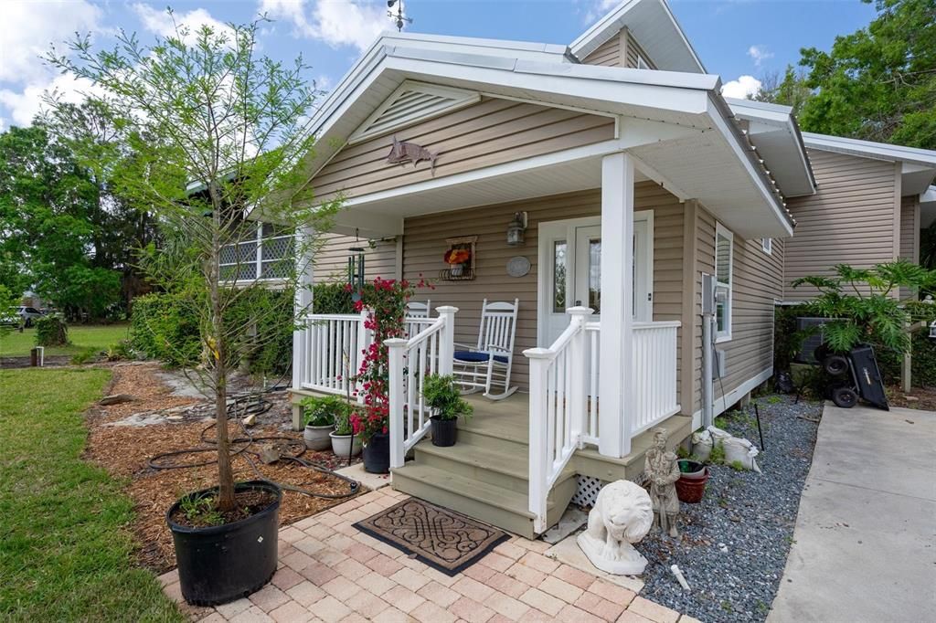 Active With Contract: $355,500 (3 beds, 2 baths, 1794 Square Feet)